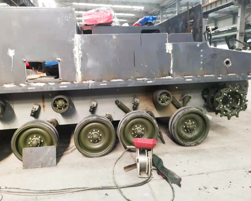 某軍工企業(yè)車體制作安裝調試現(xiàn)場
